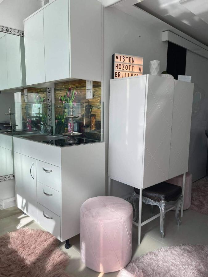 Appartement Little Brill à Eger Extérieur photo